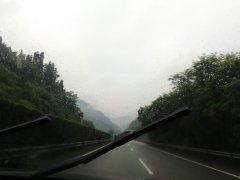 與愛同行，照亮你我前進(jìn)的方向